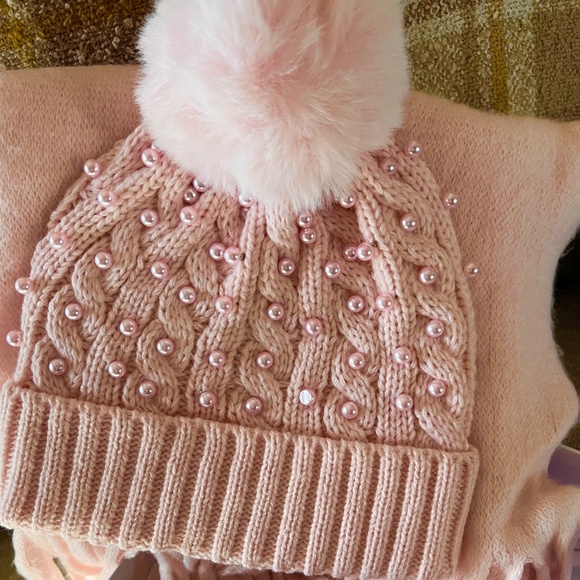 Madden Girl Pink Soft Scarf & Cable Knit Beanie Hat w Pearls Boxed Set Junior - Picture 4 of 5